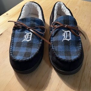 - FOCO Genuine Merchandise Detroit Tigers Slippers
